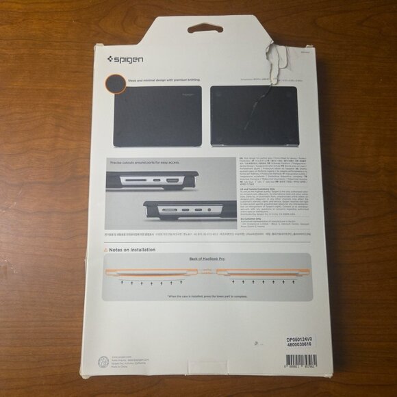 Spigen Apple MacBook Pro 2021/23 M1 M2 Urban Fit‎ Case Slim Cover ACS04213 - Picture 2 of 4